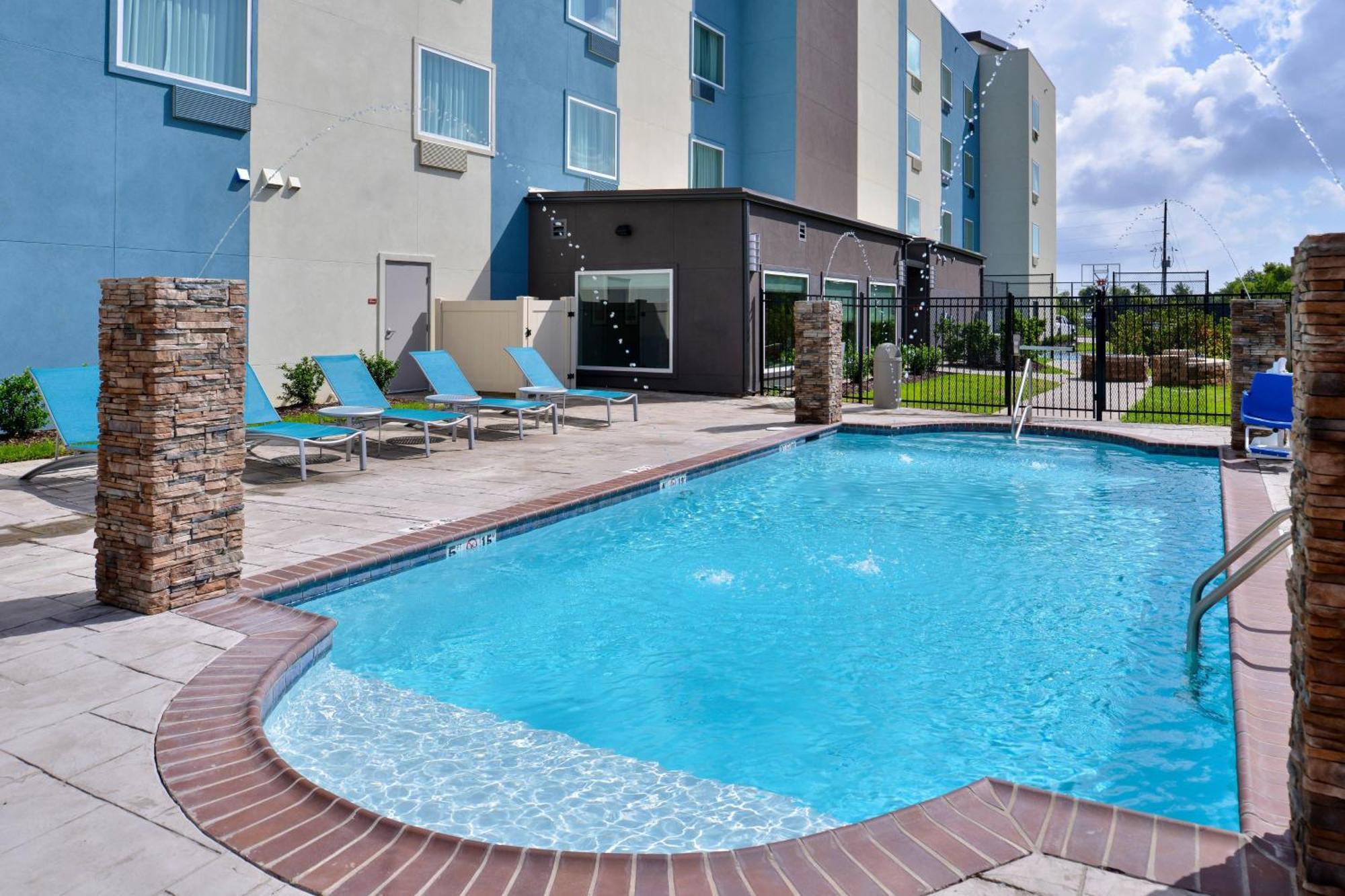 Towneplace Suites By Marriott Лаплас Екстериор снимка