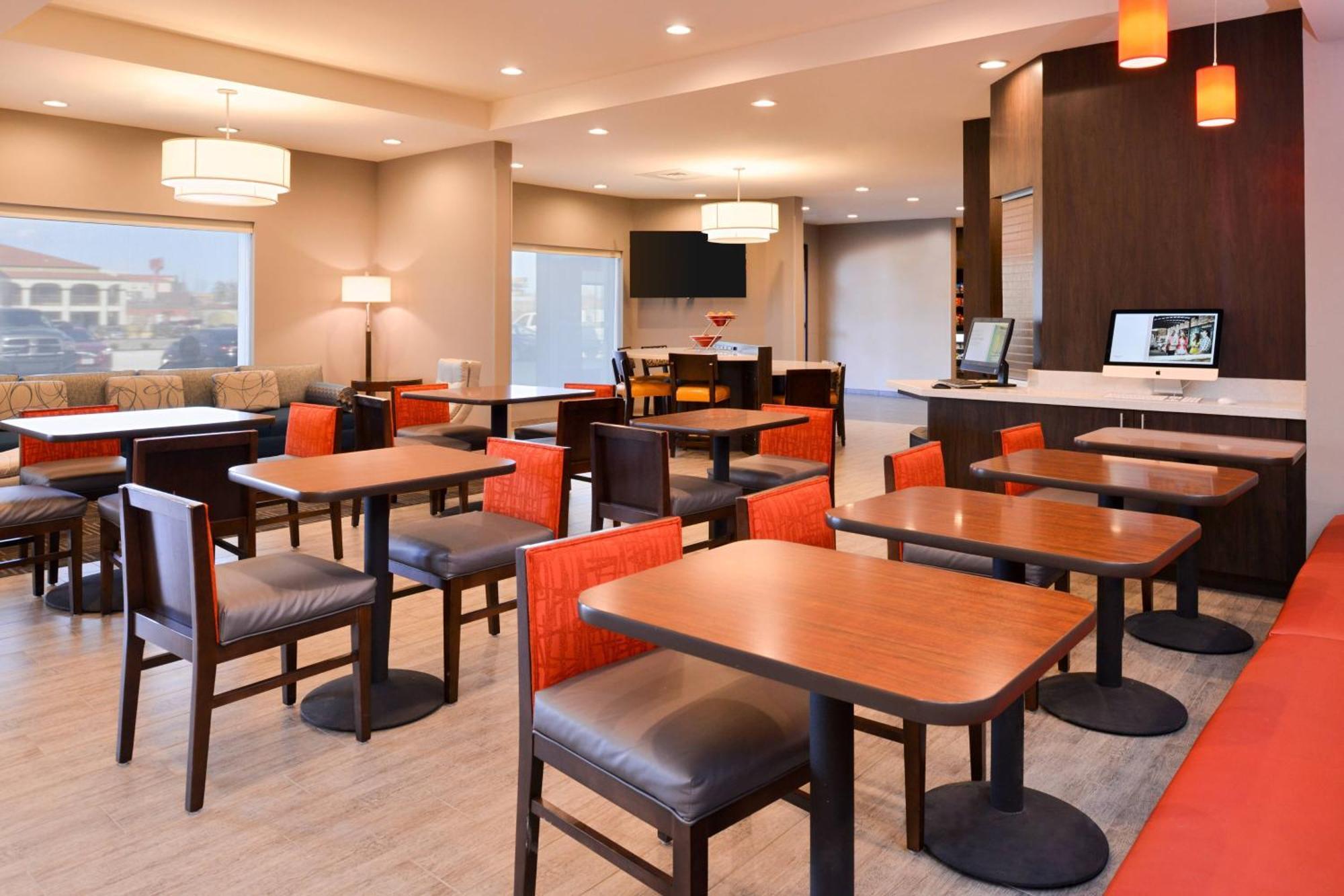 Towneplace Suites By Marriott Лаплас Екстериор снимка